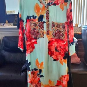 Fig and Flower womens light blue with flowers tunic size medium